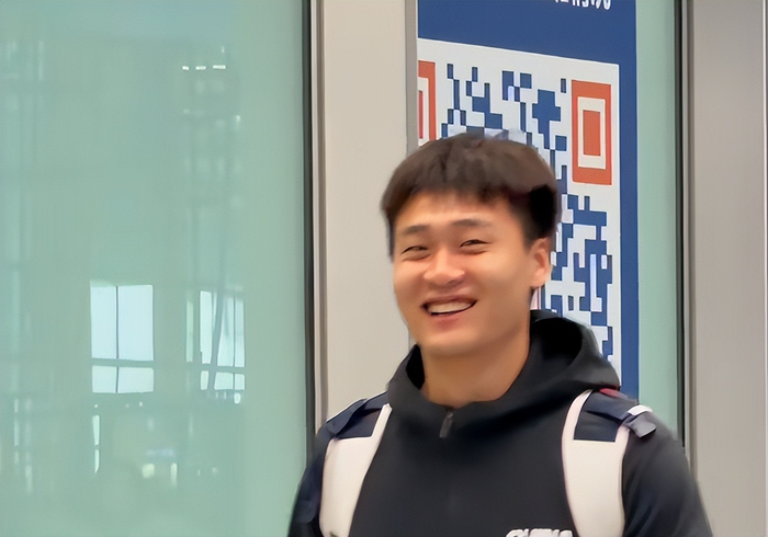 开云体育-男篮回国!赵睿廖三宁超开心,赵继伟竖大拇指,张镇麟李弘权畅谈|世预赛|比赛|全明星_新浪体育_新浪新闻